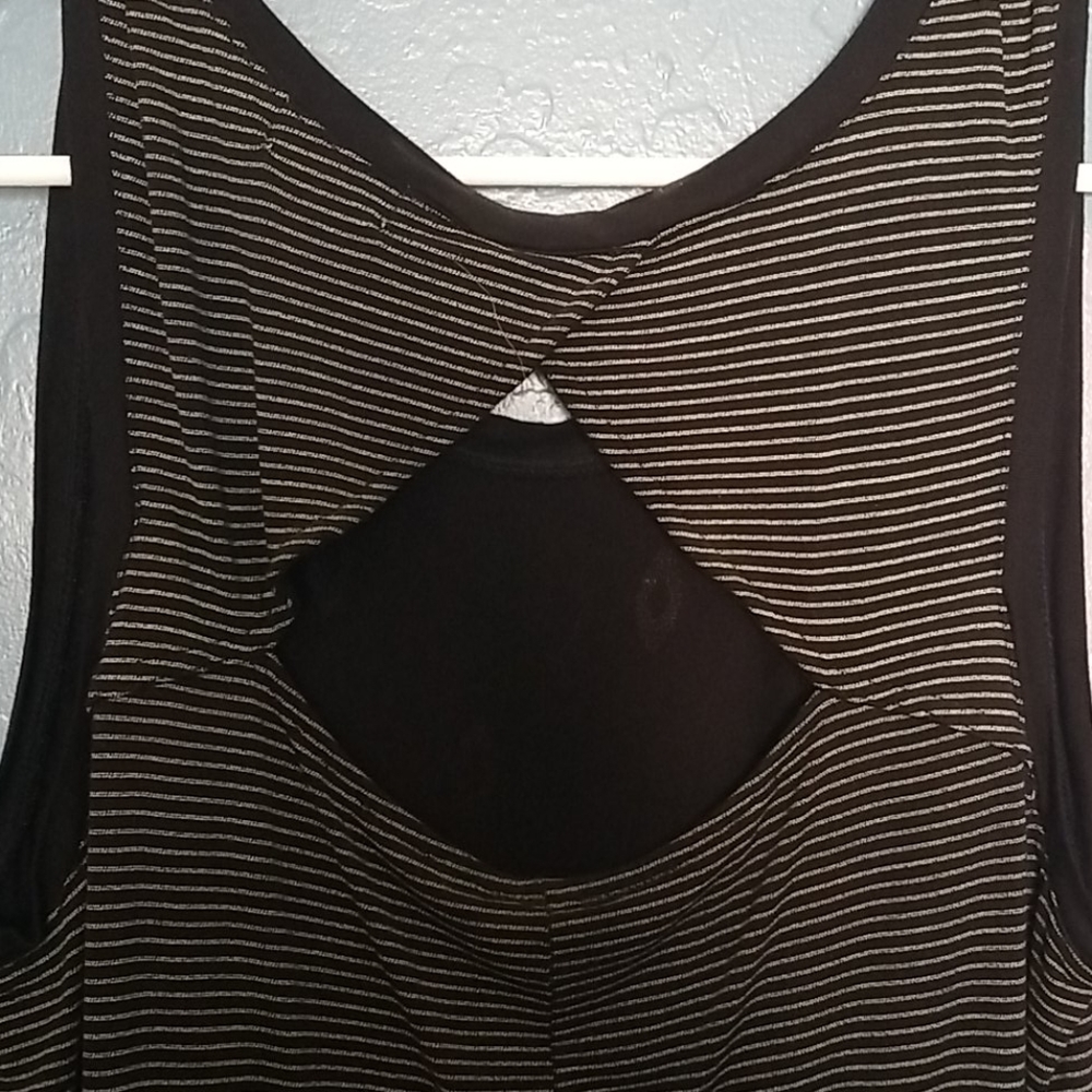 Open back Tank - Picture 5 of 6